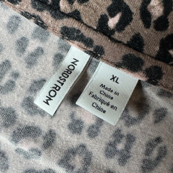 Nordstrom | Animal Print Pajama Set XL - Picture 7 of 11